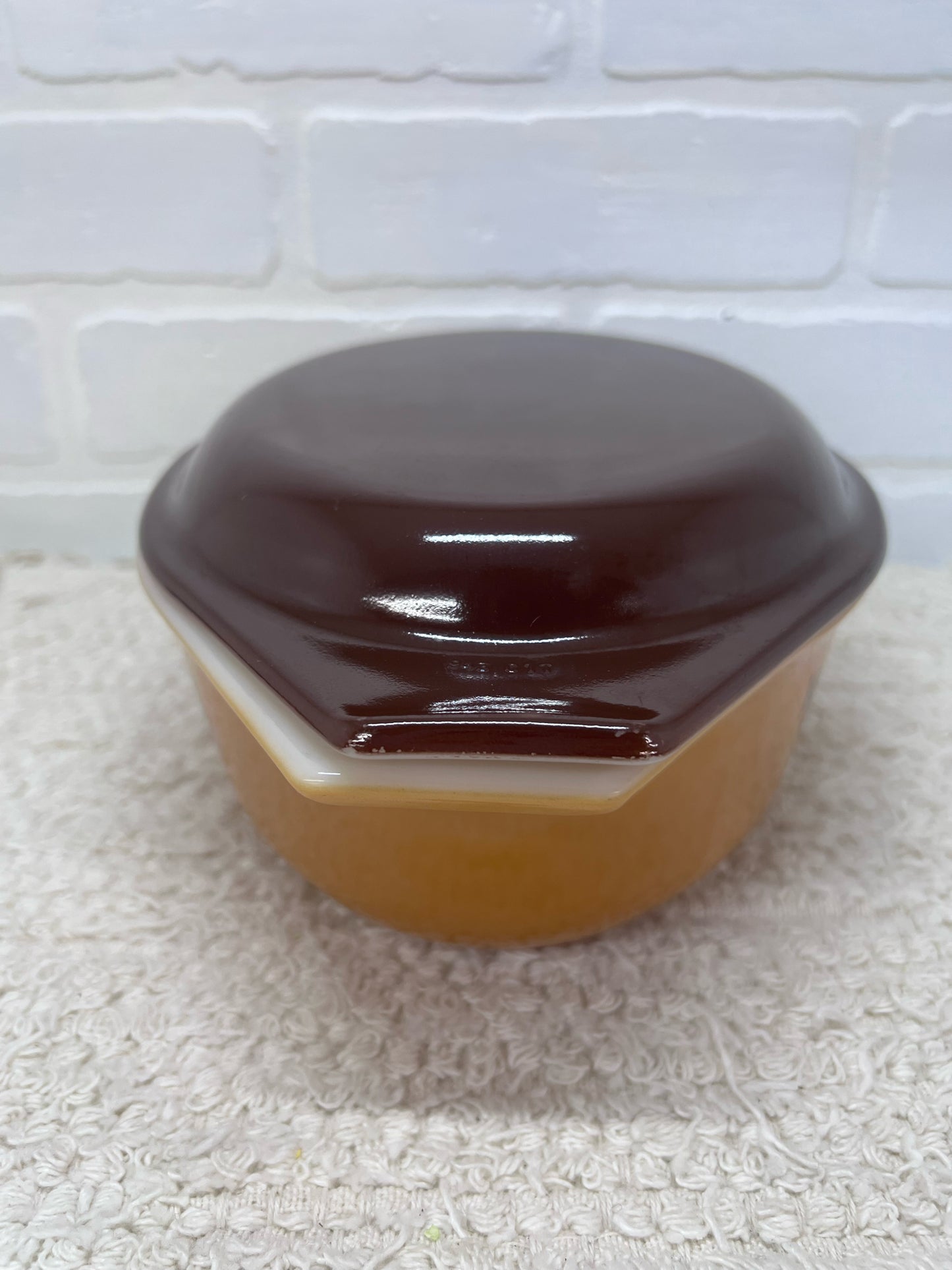 Pyrex Old Orchard 1.5 QT Oval Lidded Casserole Dish