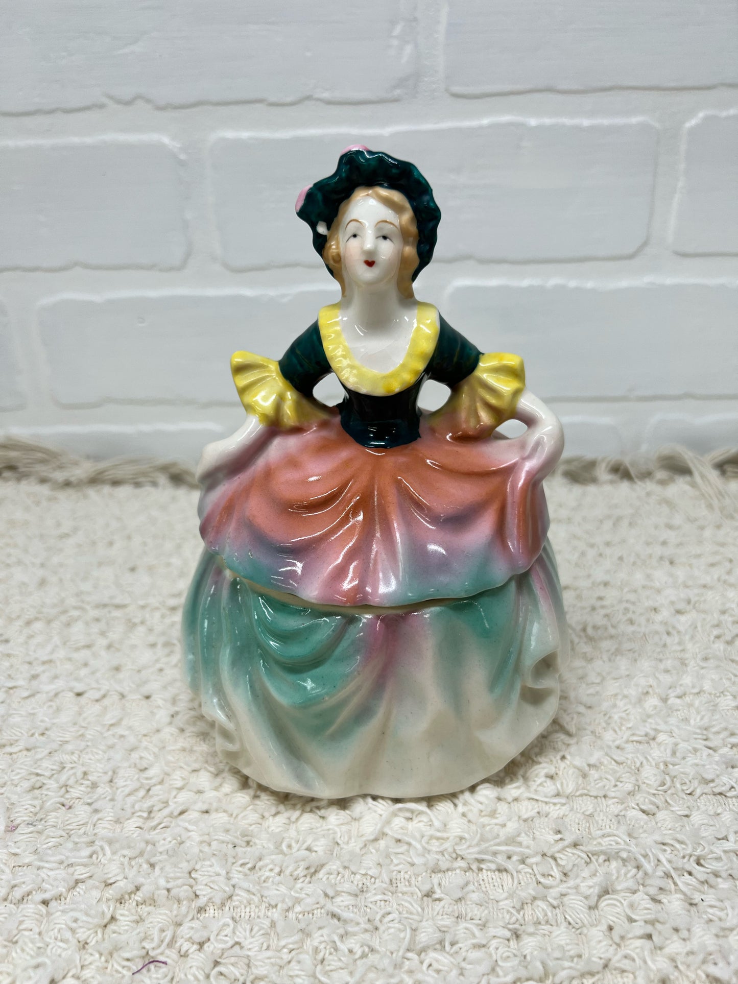 Vintage lady trinket or powder box