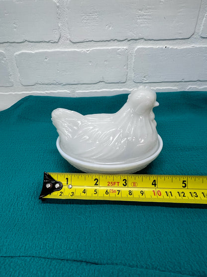 Vintage Milk Glass Nesting Hen/Hen on Nest