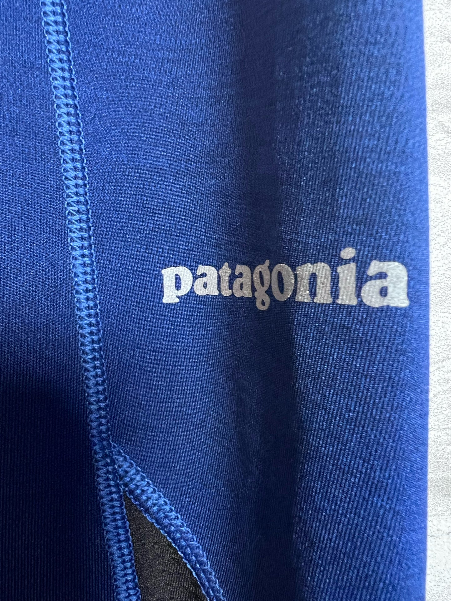 Patagonia Size M 'Endless Run' Tights/Leggings in Black & Blue