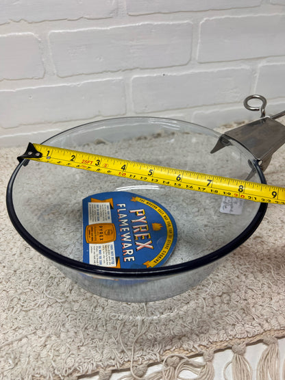 Vintage Pyrex saucepan with detachable metal handle