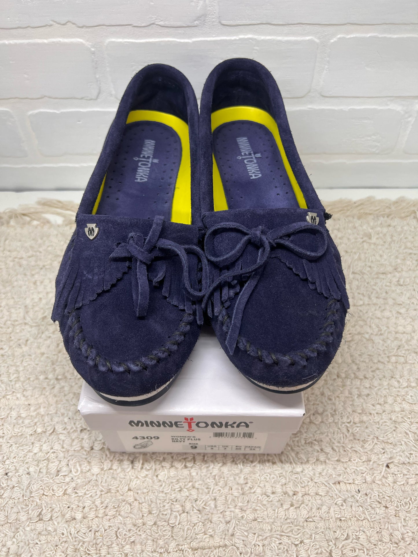 Shoe Size 9 Minnetonka  Moccasins Navy blue Suede