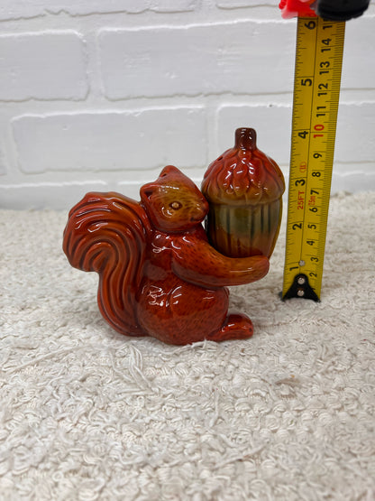 Salt & Pepper Shaker set - Squirrel Holding Nut