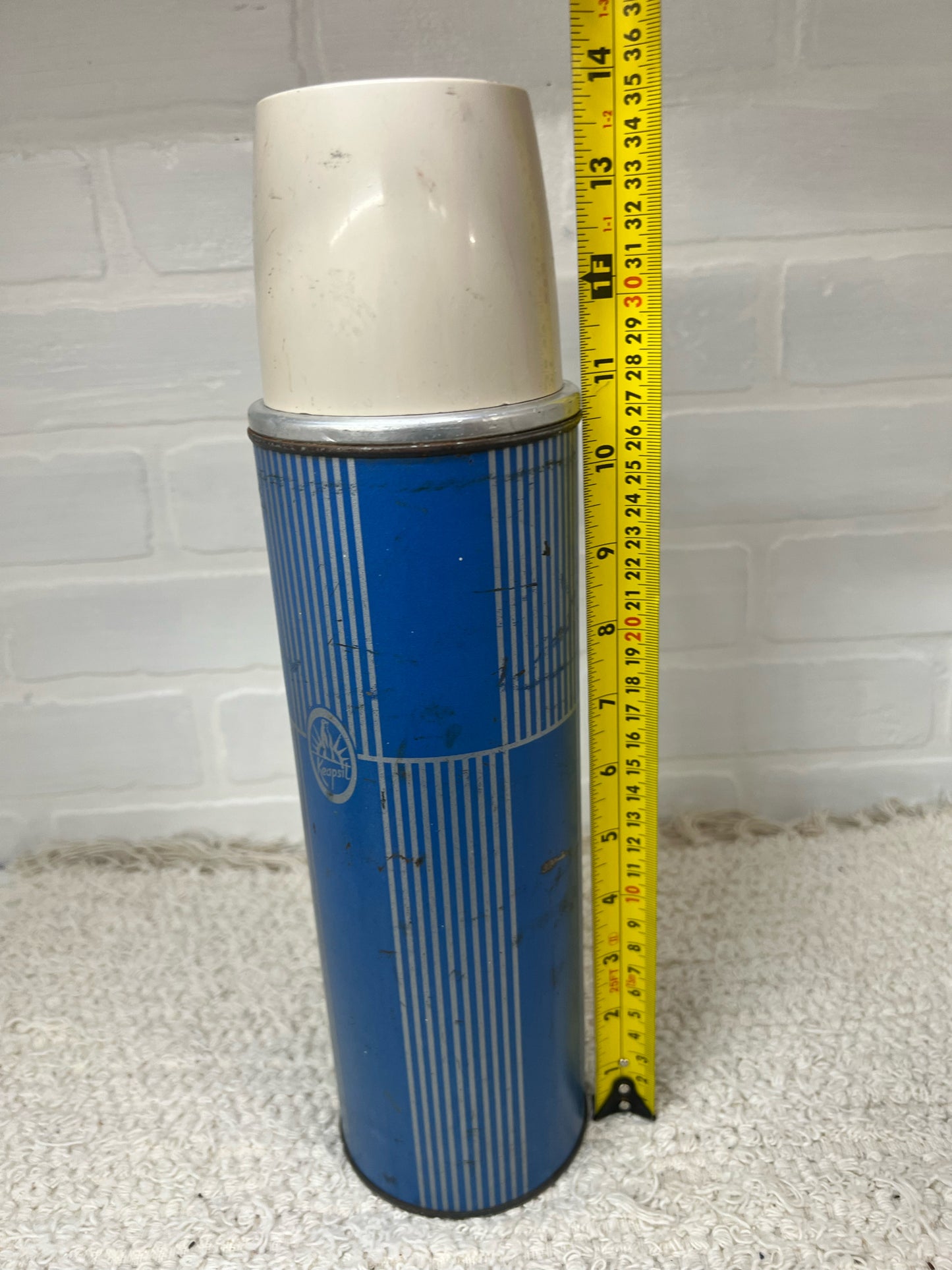 Keapsit Vintage 1970's blue thermos