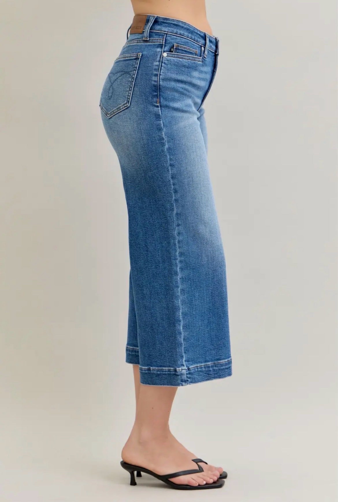 Judy Blue Midrise Wide Leg Crop Jeans Vintage Pocket Detail