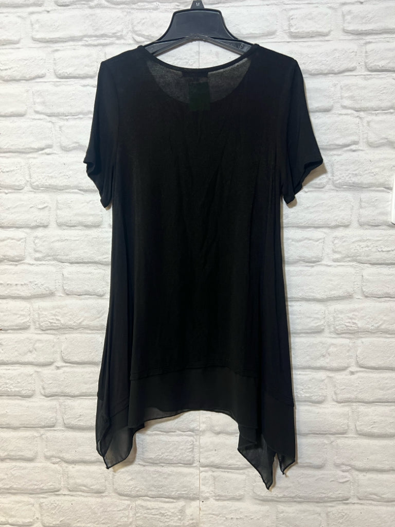 Size M Kristine black flutter detail tunic