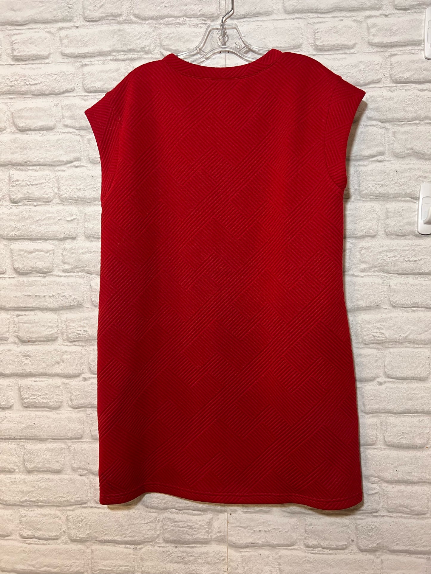 Size M Entro Red Textured Tunic