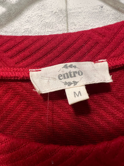 Size M Entro Red Textured Tunic
