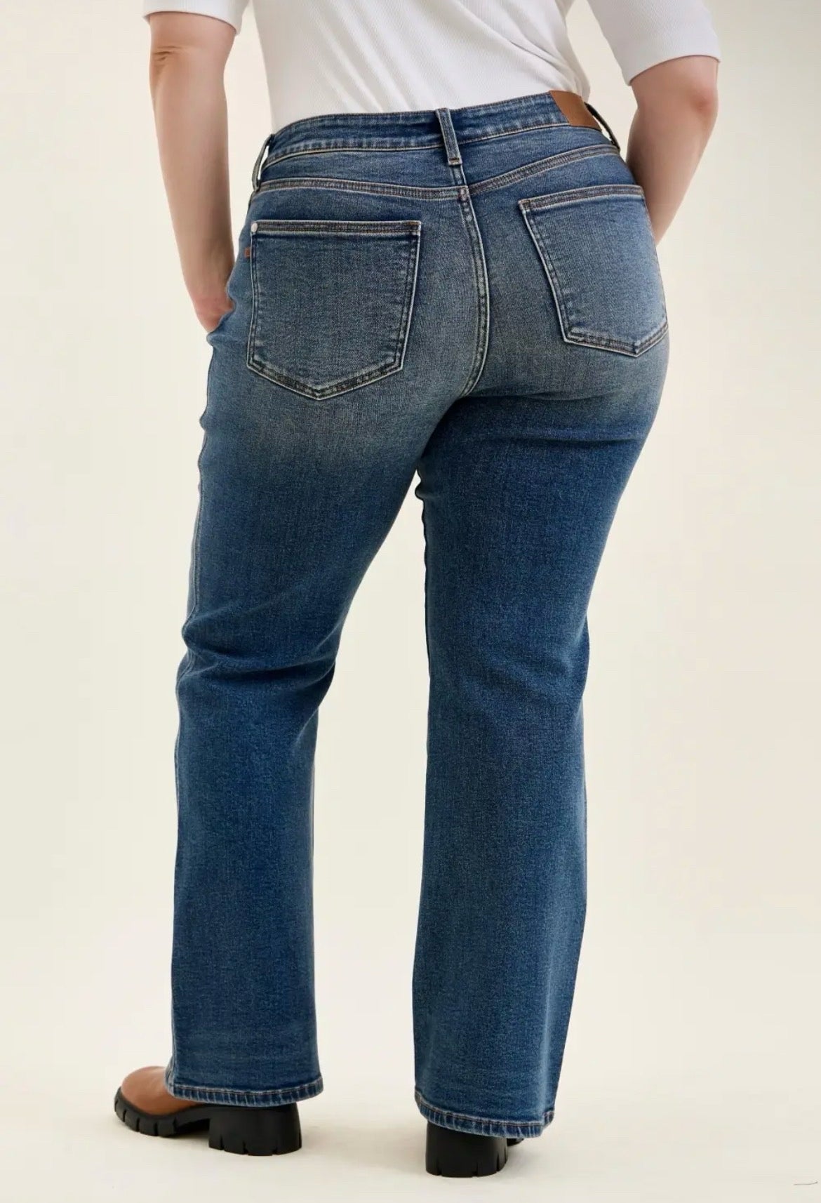 Judy Blue Mid-Rise Daisy Boot Cut Jeans in Dusk Rider Indigo