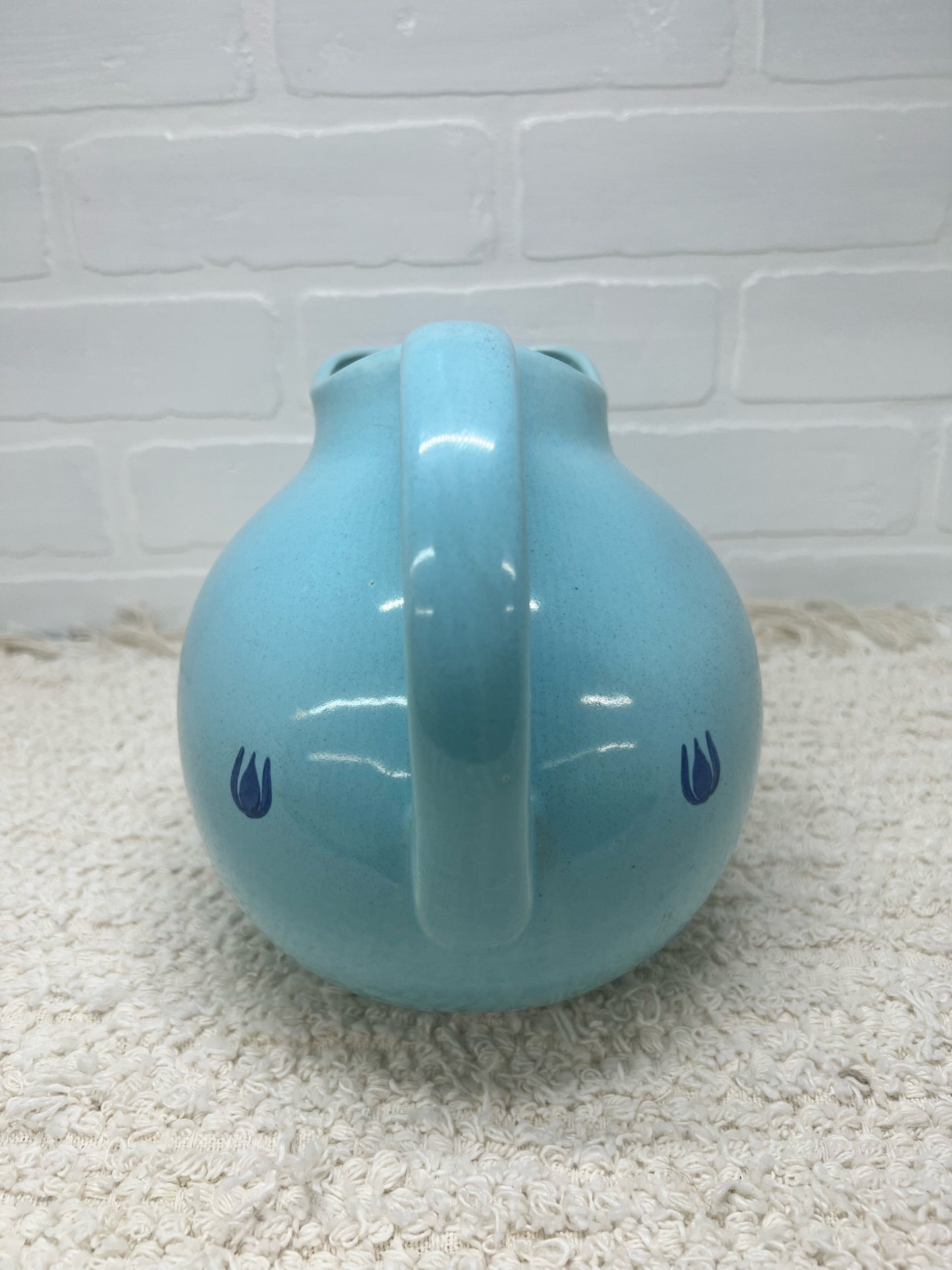 Cronin blue tulip ball tilt pitcher w/ ice guard