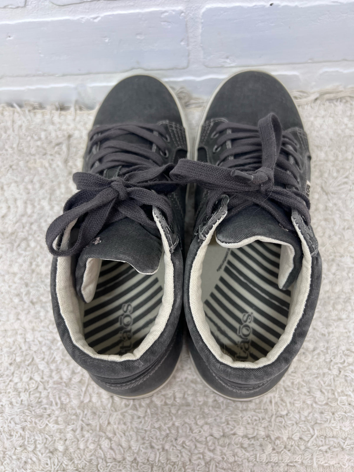 Shoe Size 8 Taos Gray Canvas Top Star Sneakers
