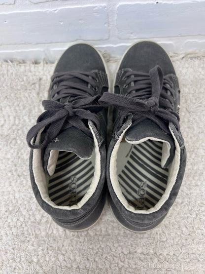 Shoe Size 8 Taos Gray Canvas Top Star Sneakers