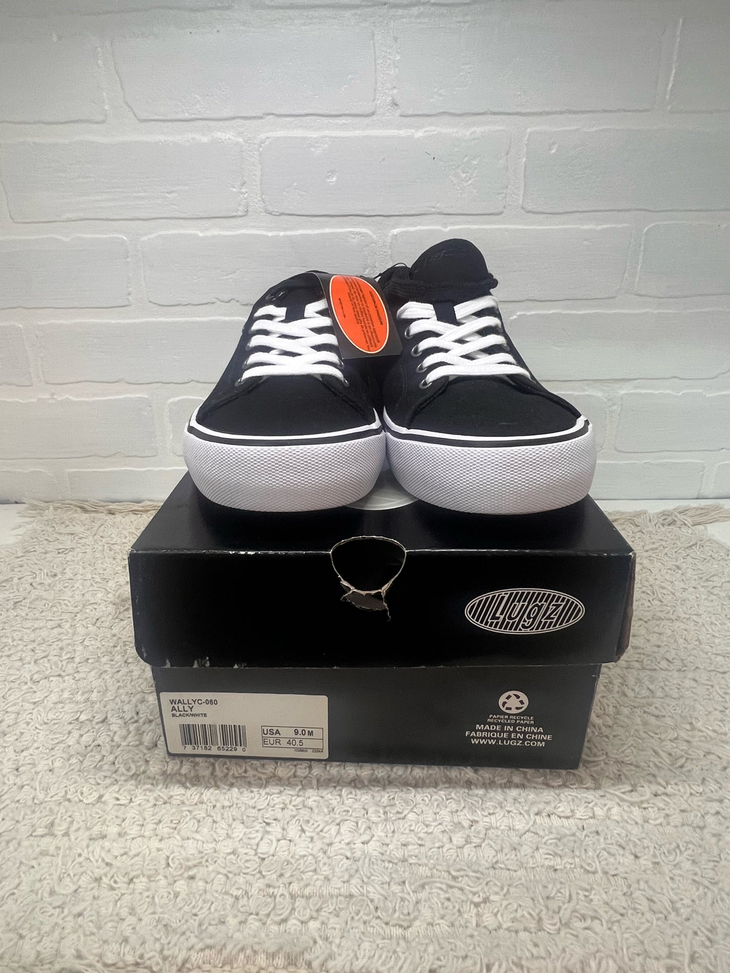 New in box! Lugz Women's Size 9 Black Shoes
