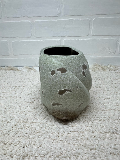 Rustic resin snail planter