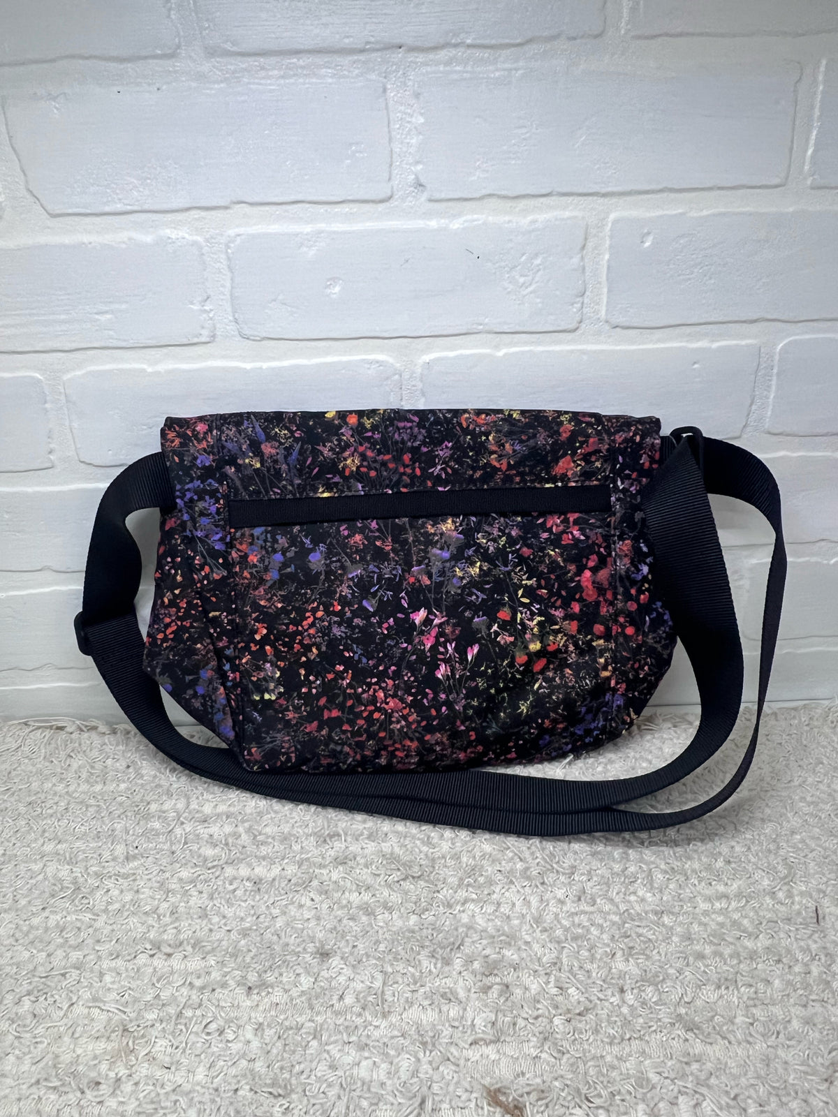 Lululemon NWT Festival II Bag Black FLoral