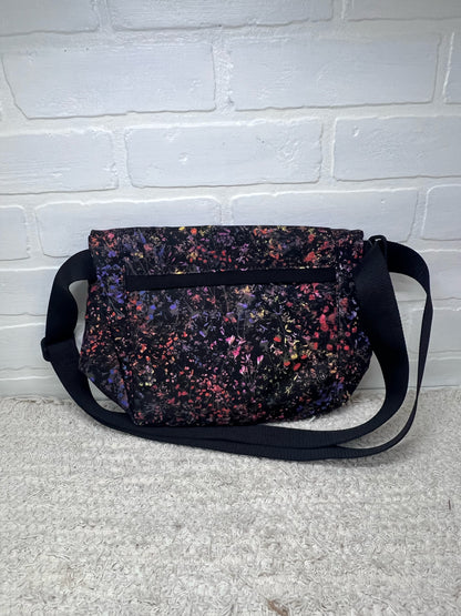 Lululemon NWT Festival II Bag Black FLoral