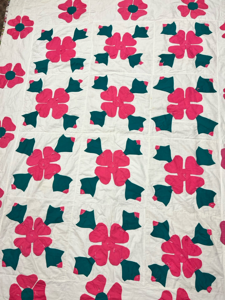 Vintage Rose of Sharon applique quilt, pink & white, 82x66"