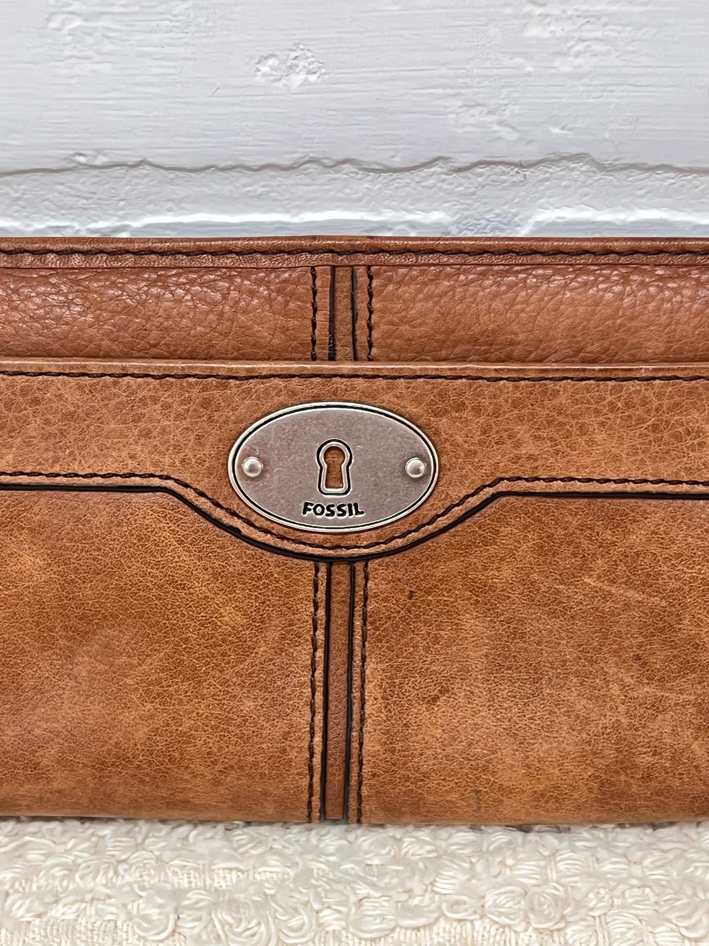 Fossil Vintage Style Keyhole Plate Wallet in Brown Leather