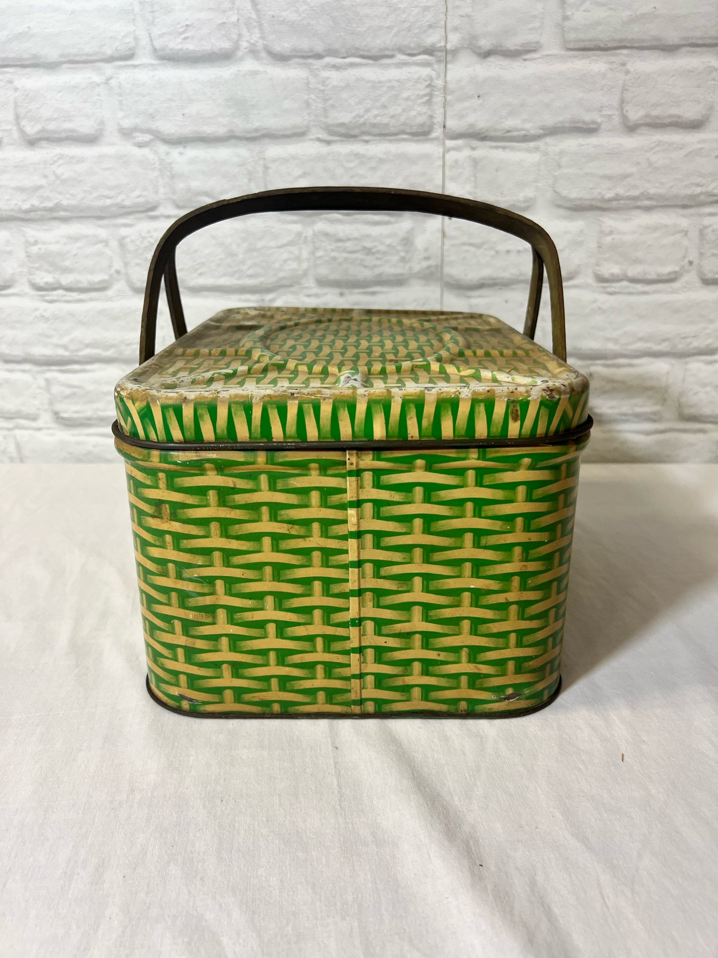 Vintage metal bread box/picnic basket