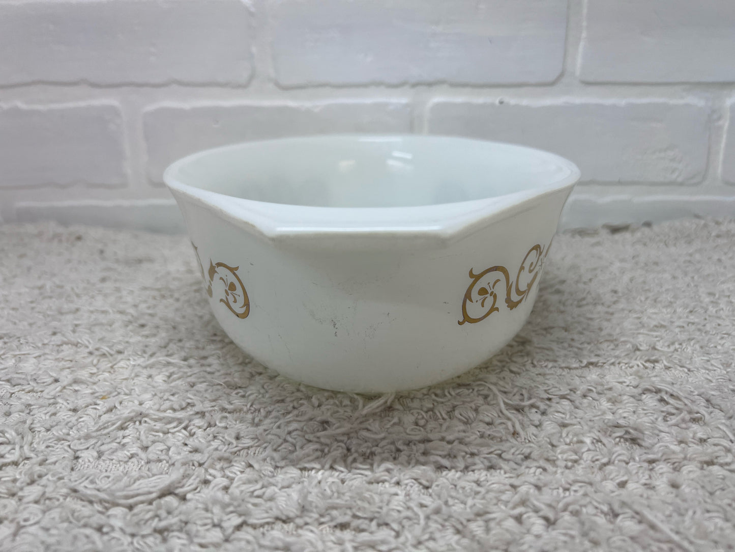 Pyrex Casserole Dish - 1.5 quart oval with white & gold