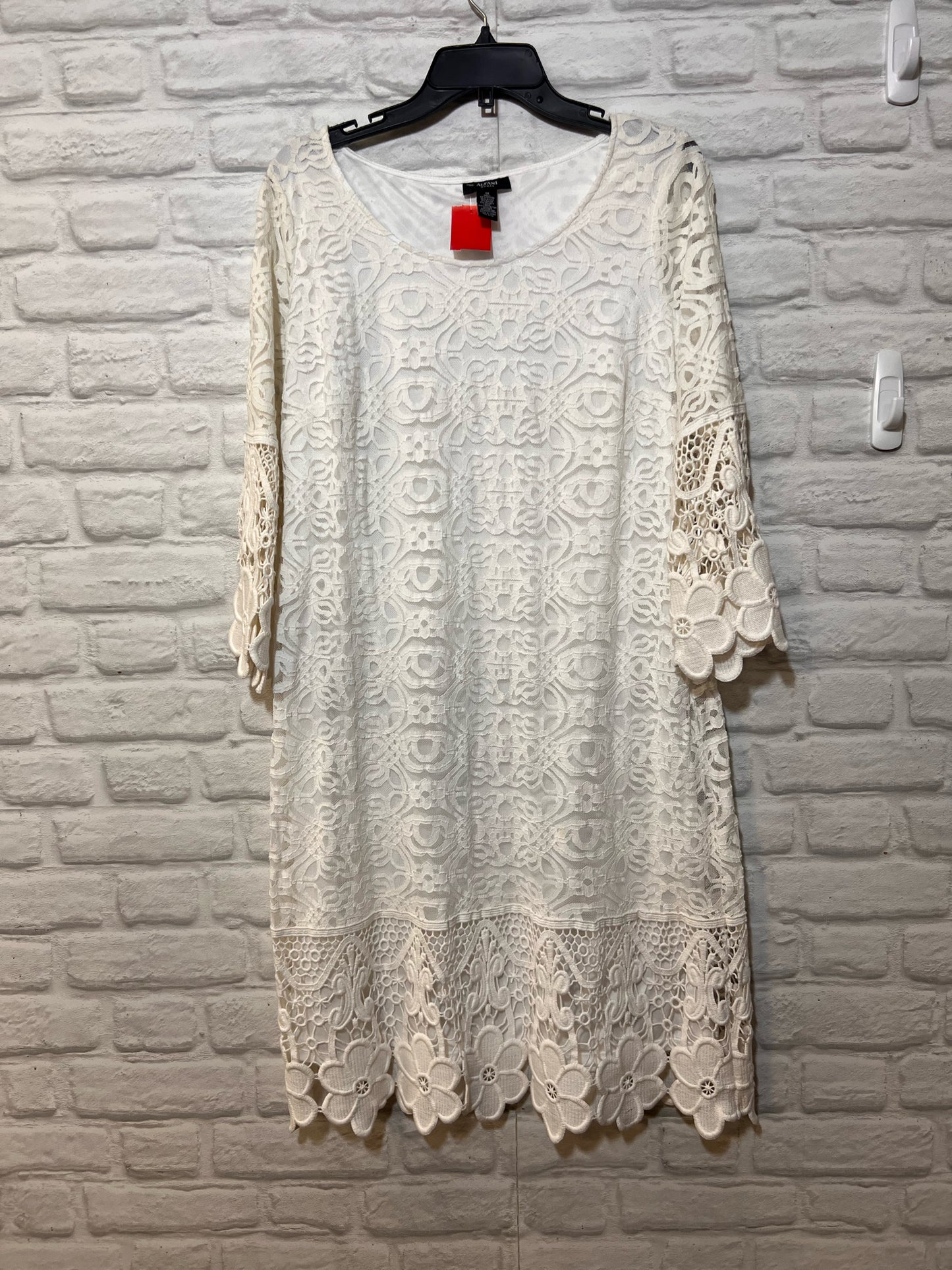 Size 1X Alfani White Lace Lined Dress