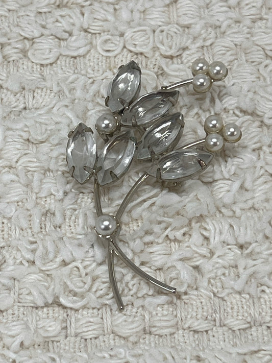 Vintage floral style faux pearl and stone pin