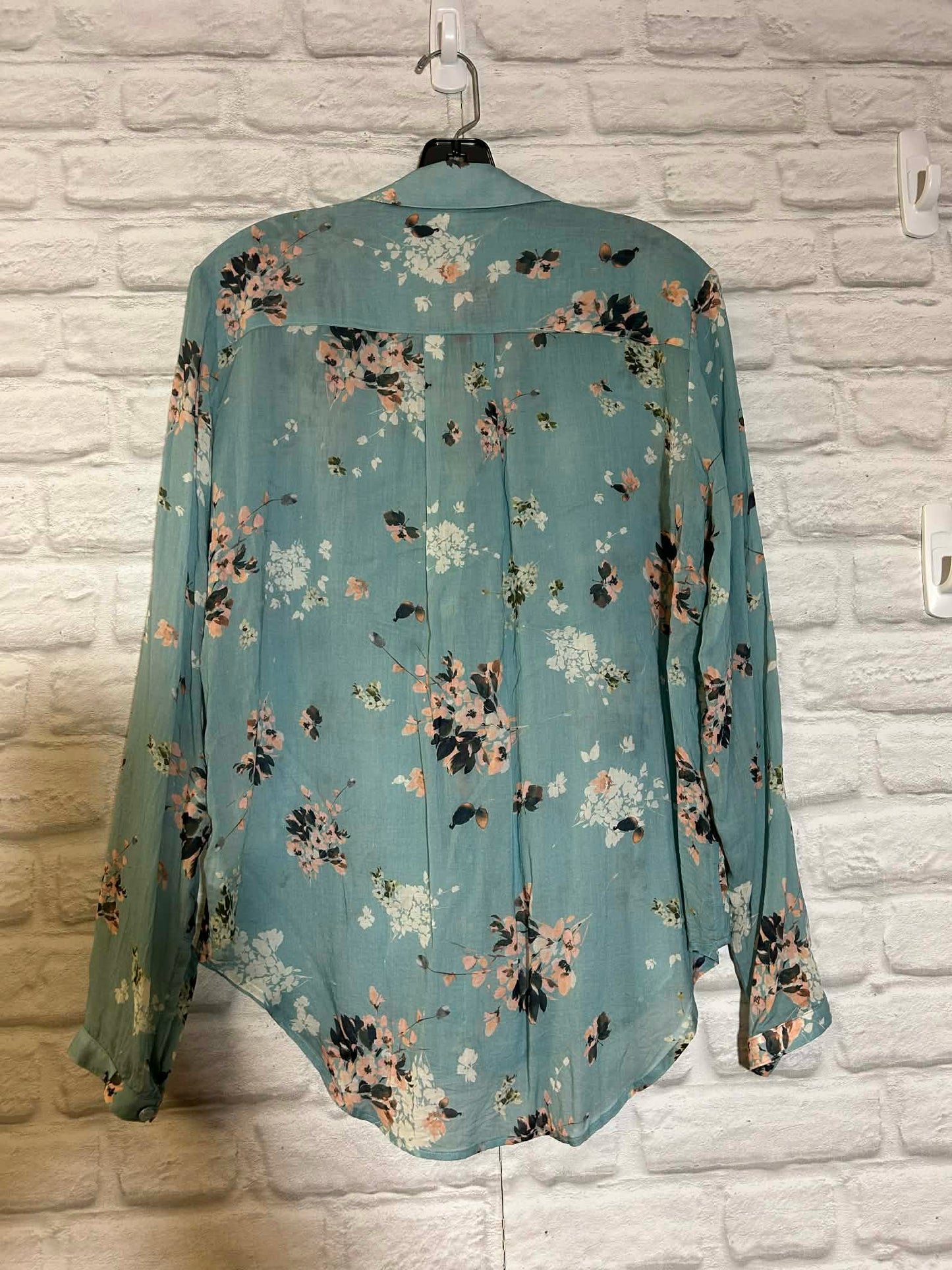 Size M Cloth & Stone Light Blue Floral Blouse