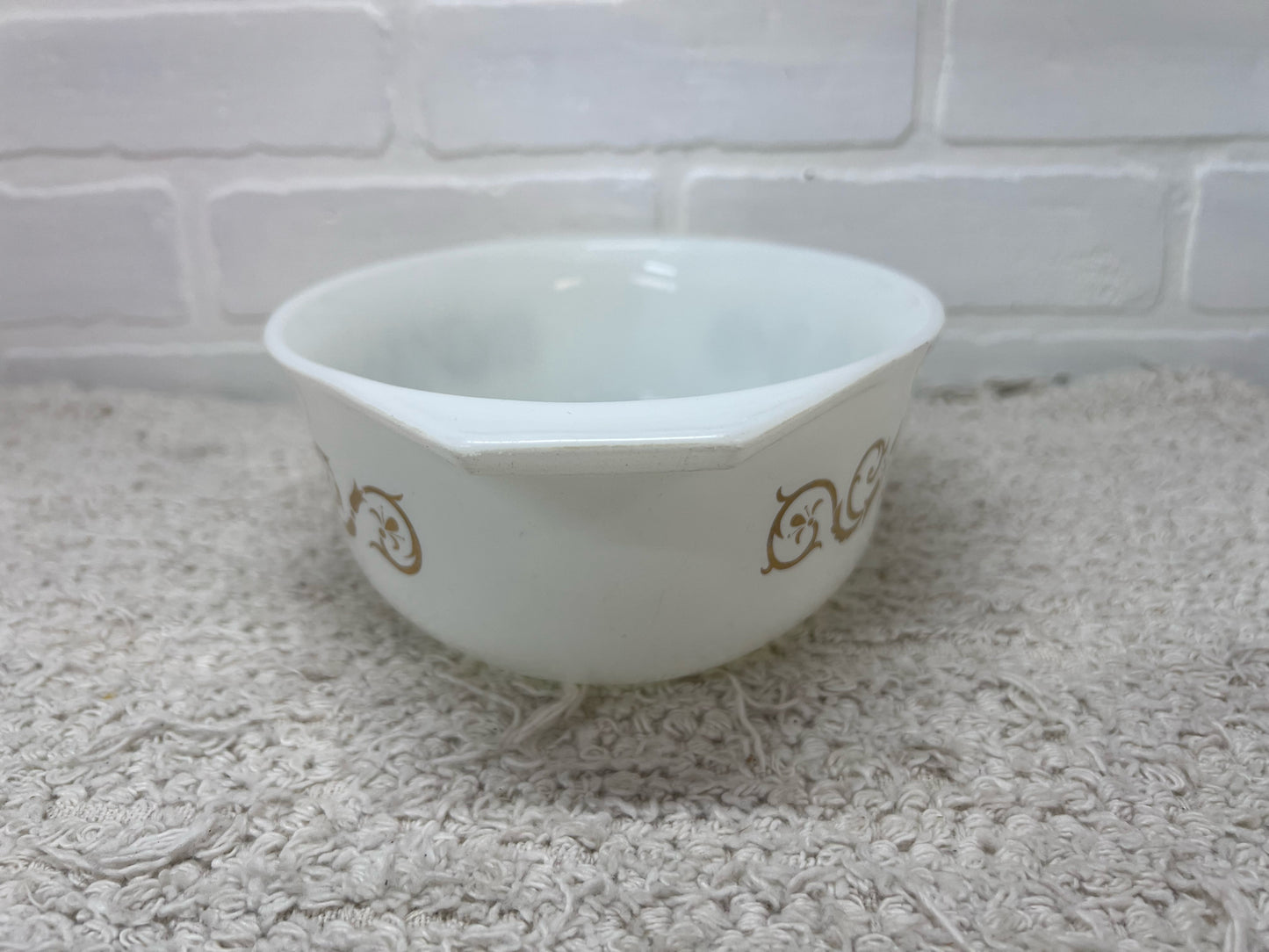 Pyrex Casserole Dish - 1.5 quart oval with white & gold