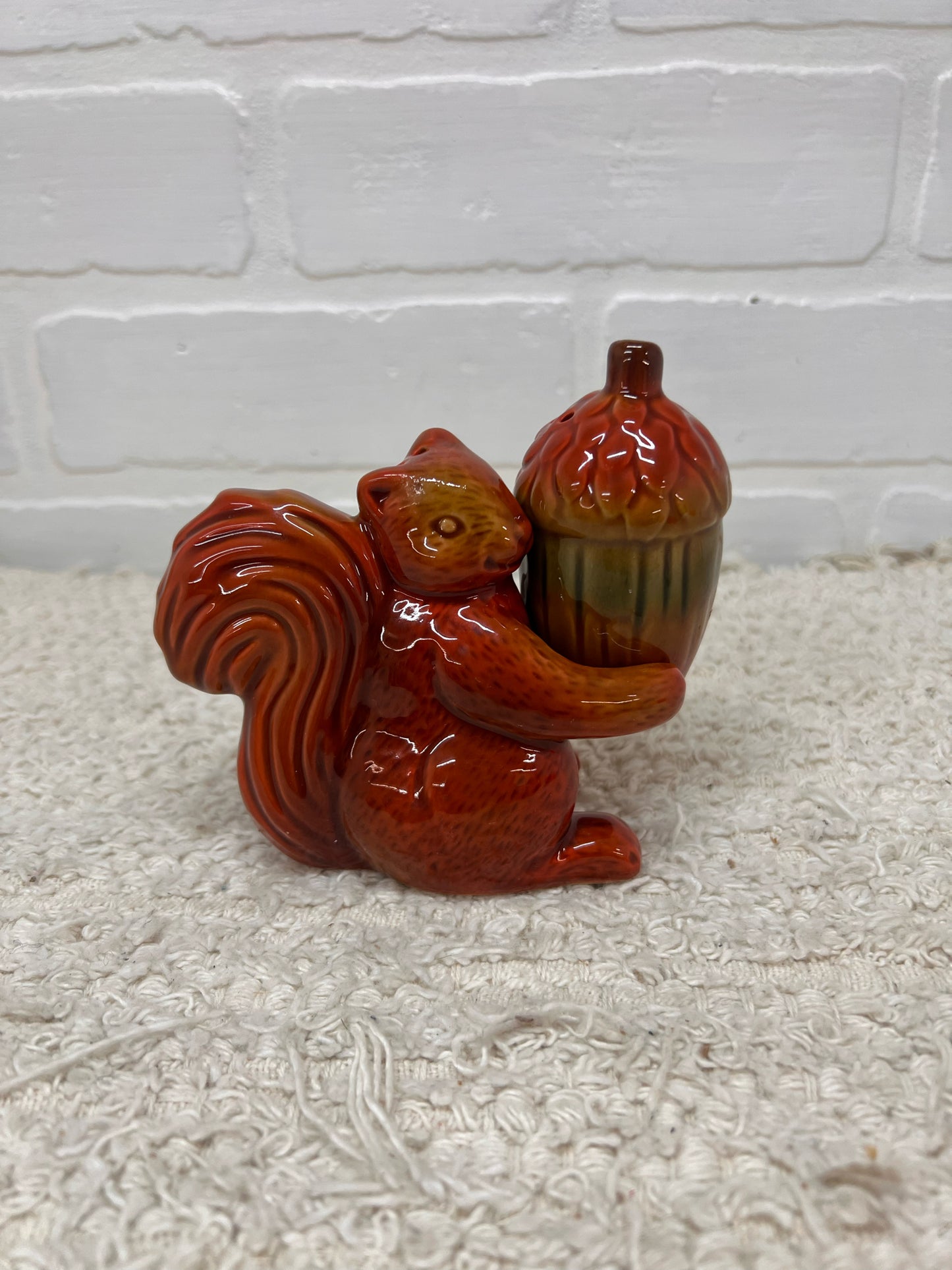 Salt & Pepper Shaker set - Squirrel Holding Nut