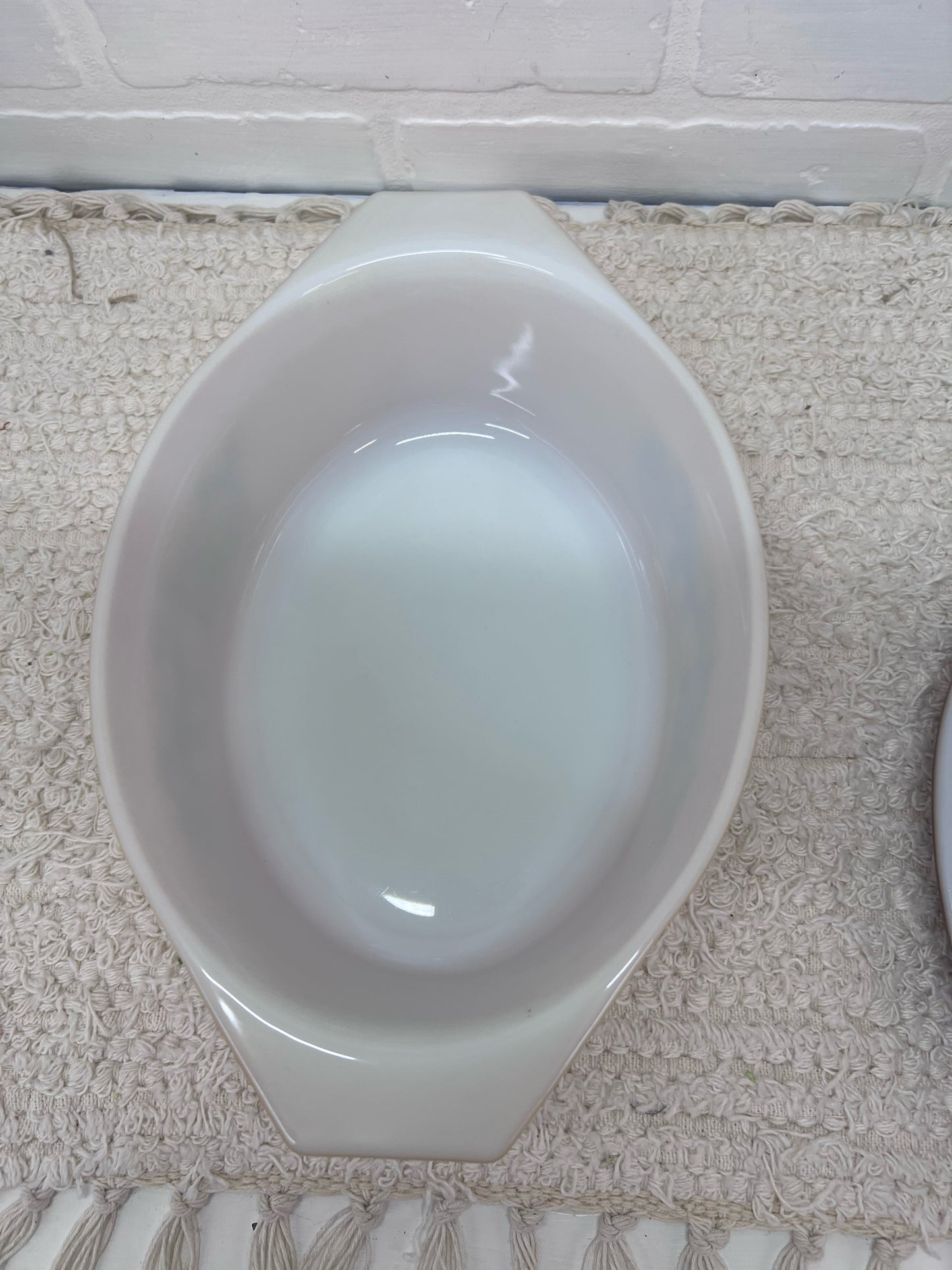 Pyrex Old Orchard 1.5 QT Oval Lidded Casserole Dish