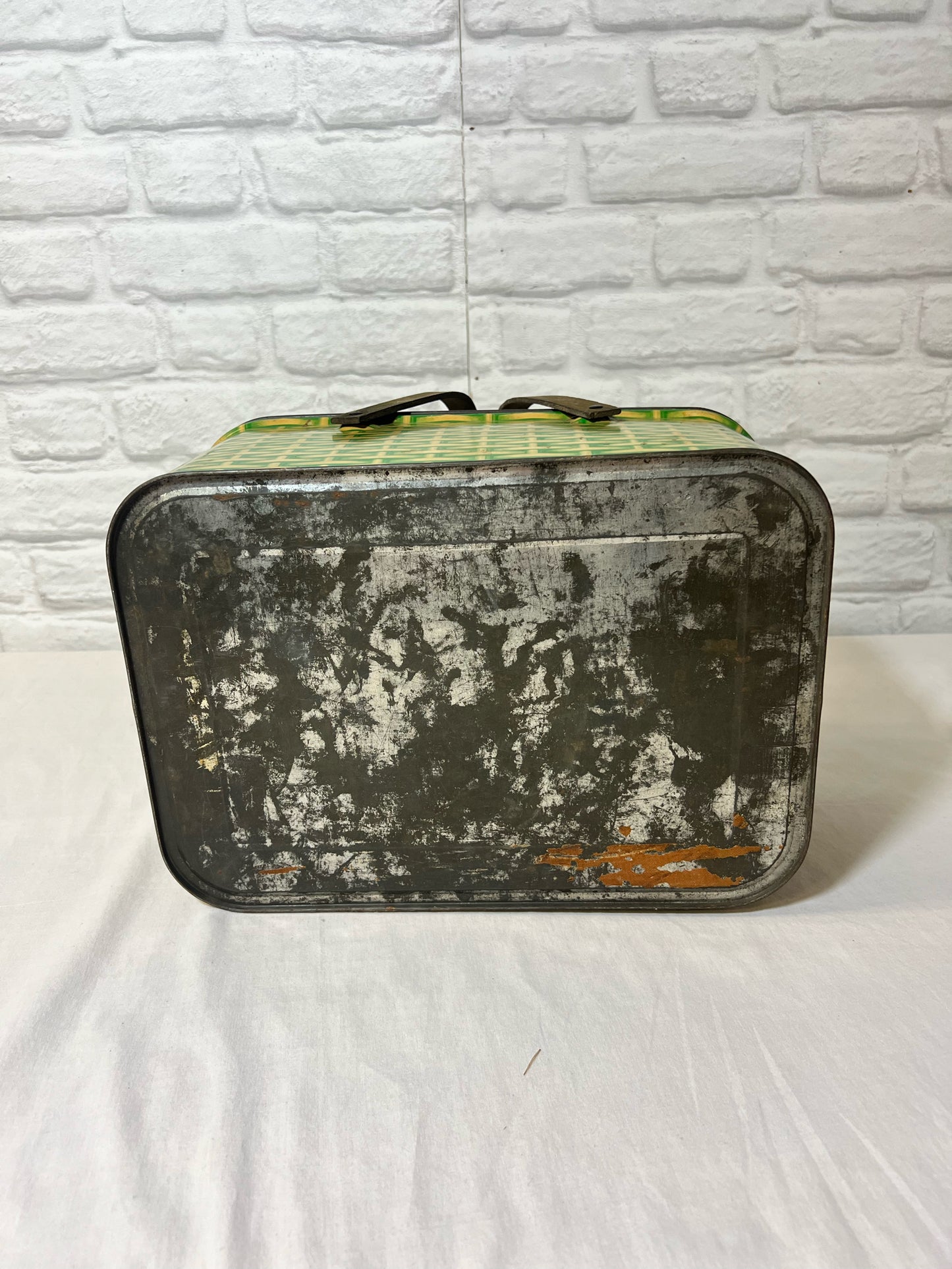 Vintage metal bread box/picnic basket