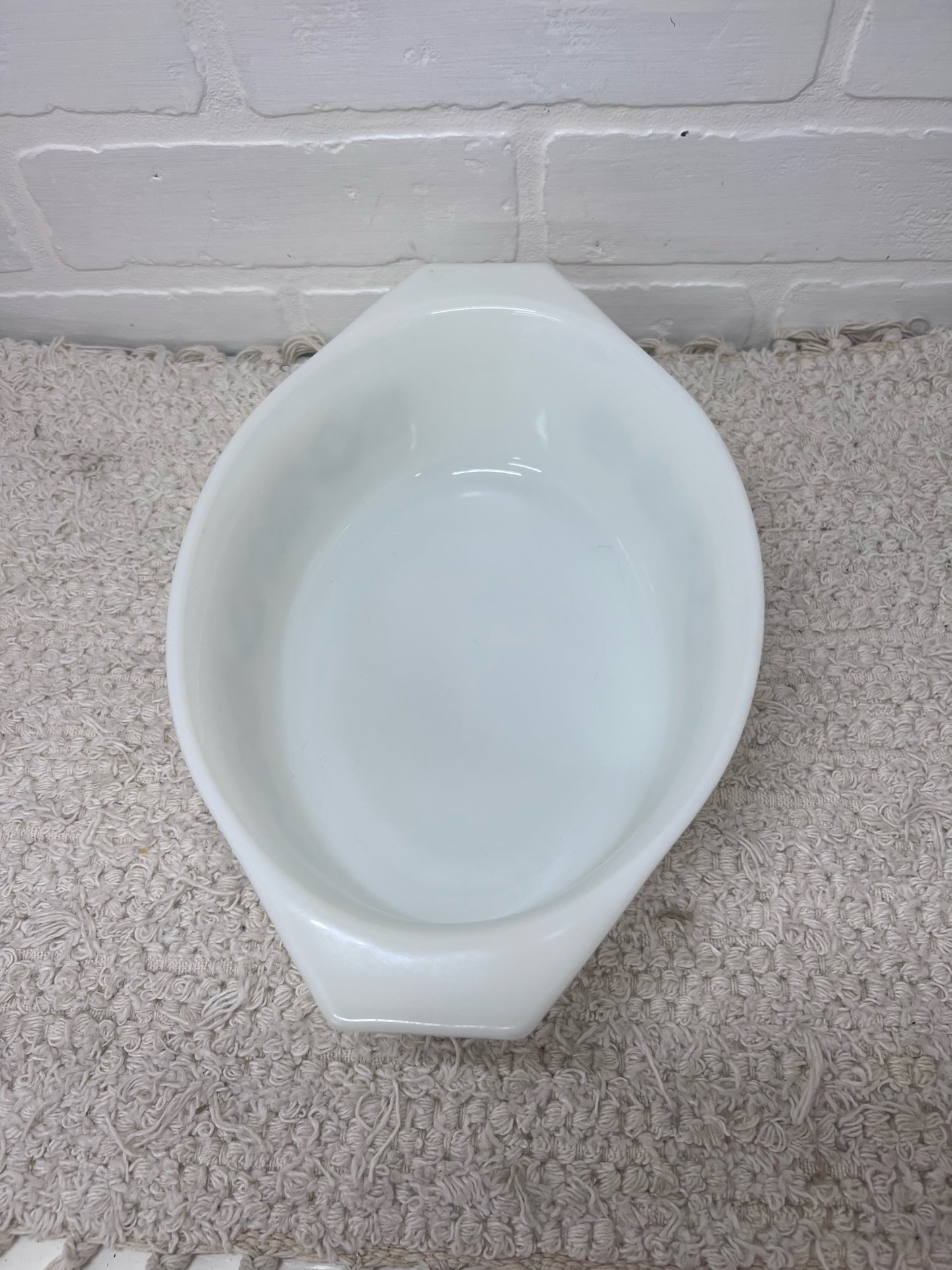 Pyrex Casserole Dish - 1.5 quart oval with white & gold
