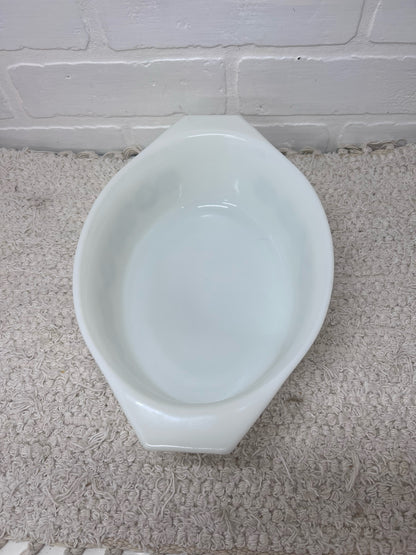 Pyrex Casserole Dish - 1.5 quart oval with white & gold
