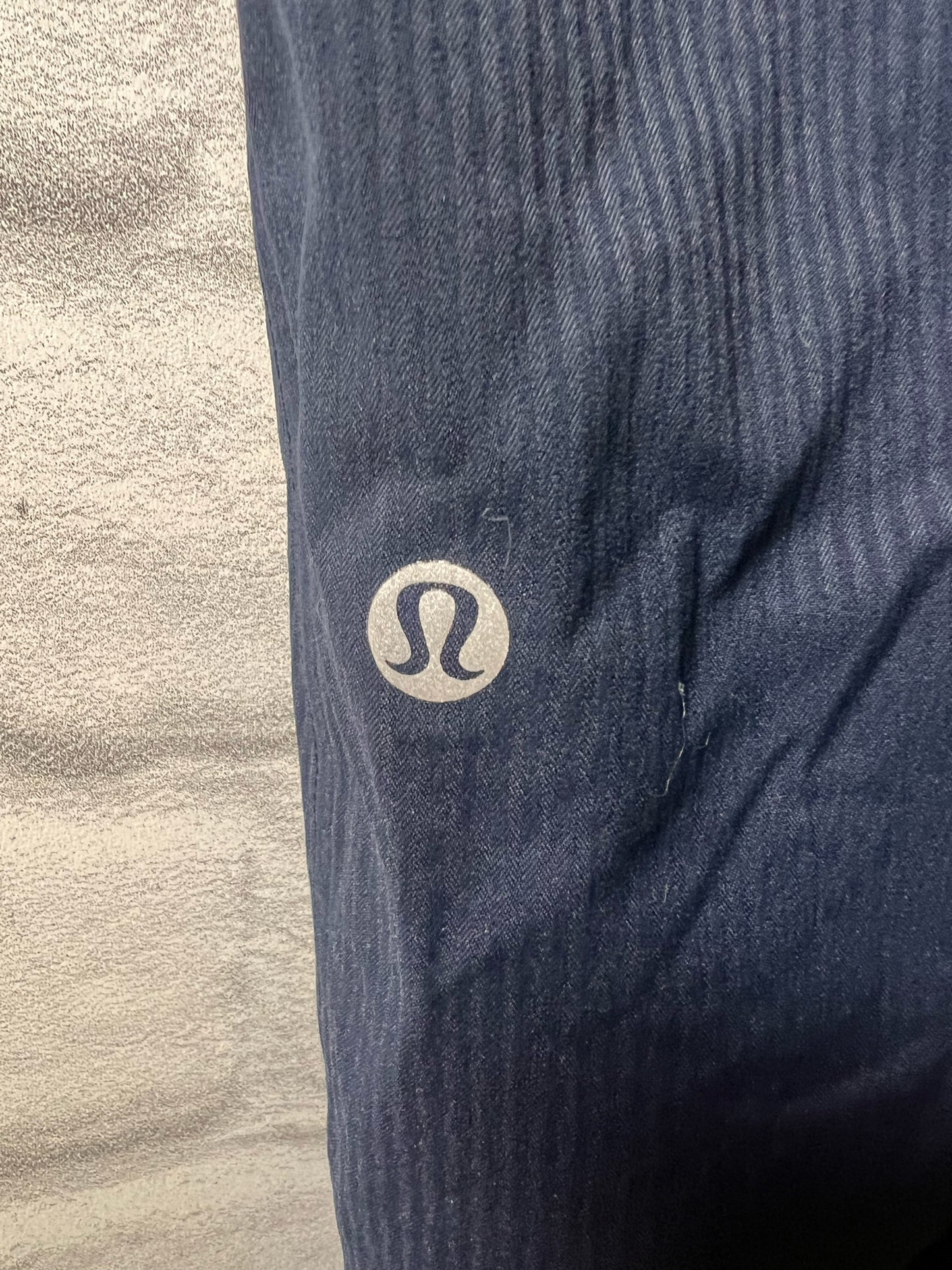 Lululemon Size 4 Navy Striped  NWT Joggers