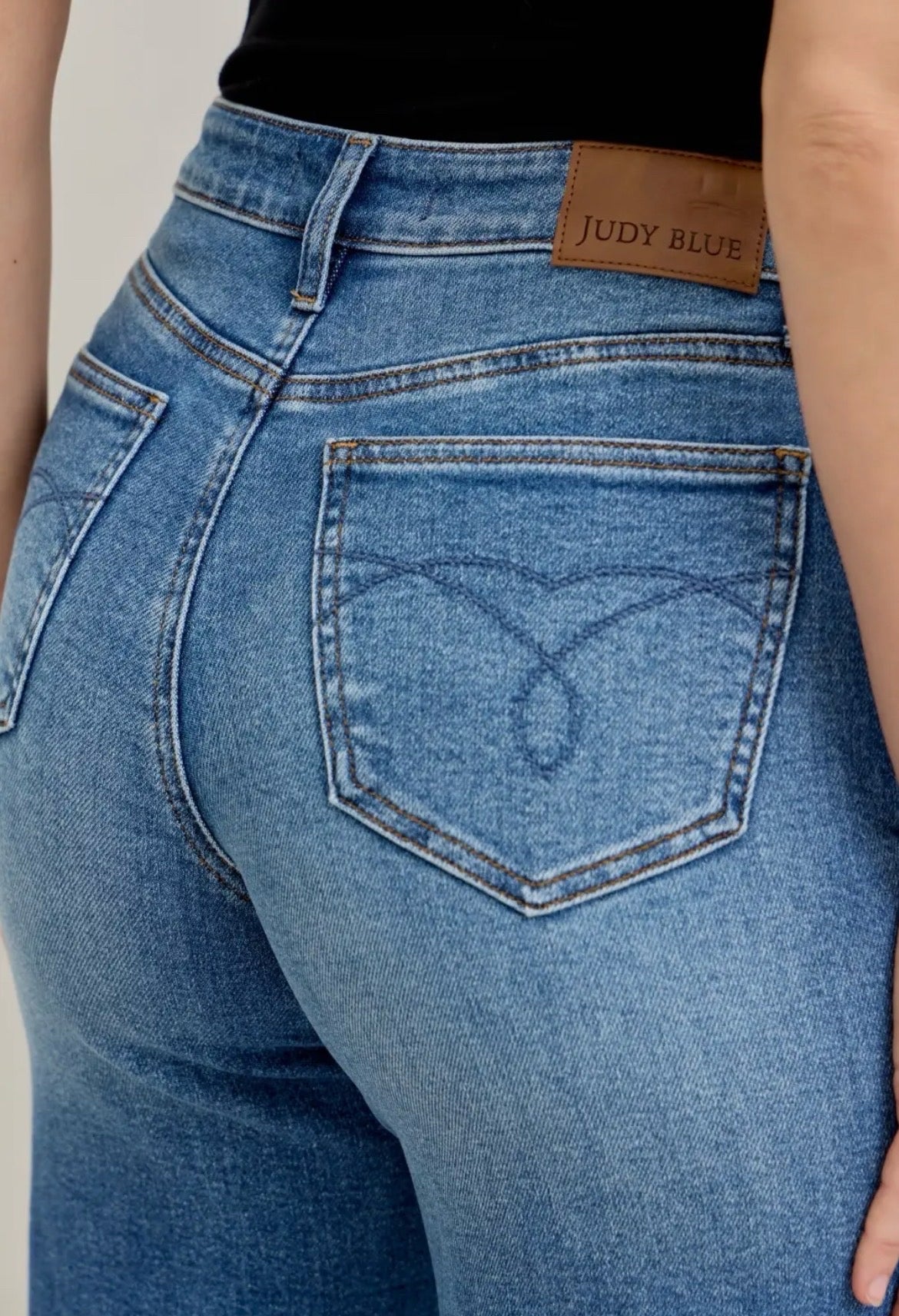 Judy Blue Midrise Wide Leg Crop Jeans Vintage Pocket Detail