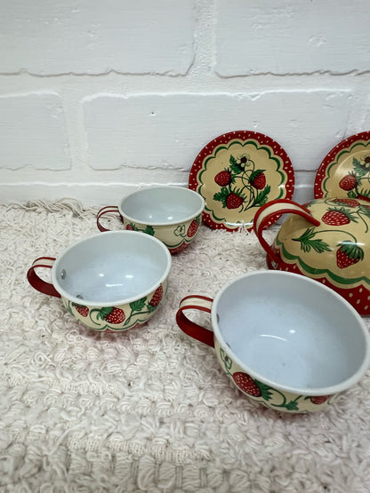 Wolverine vintage 9 piece tin toy tea set in strawberry pattern