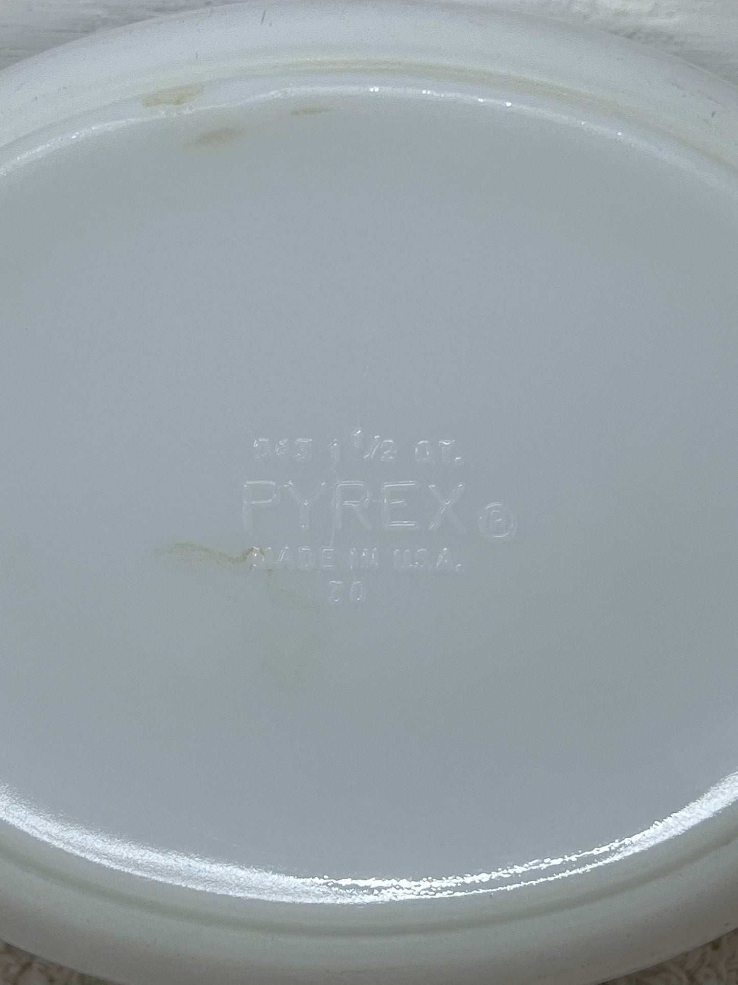 Pyrex Casserole Dish - 1.5 quart oval with white & gold