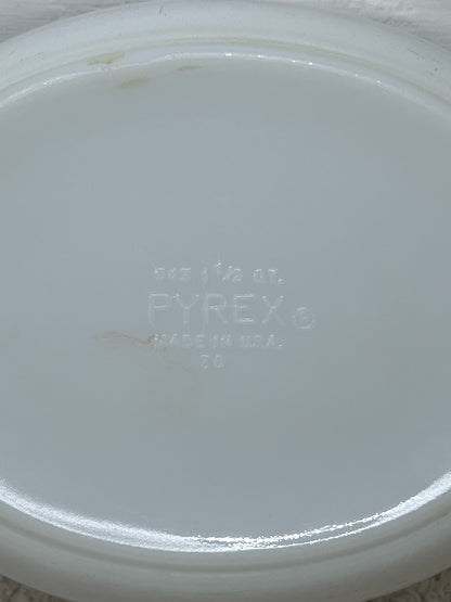 Pyrex Casserole Dish - 1.5 quart oval with white & gold